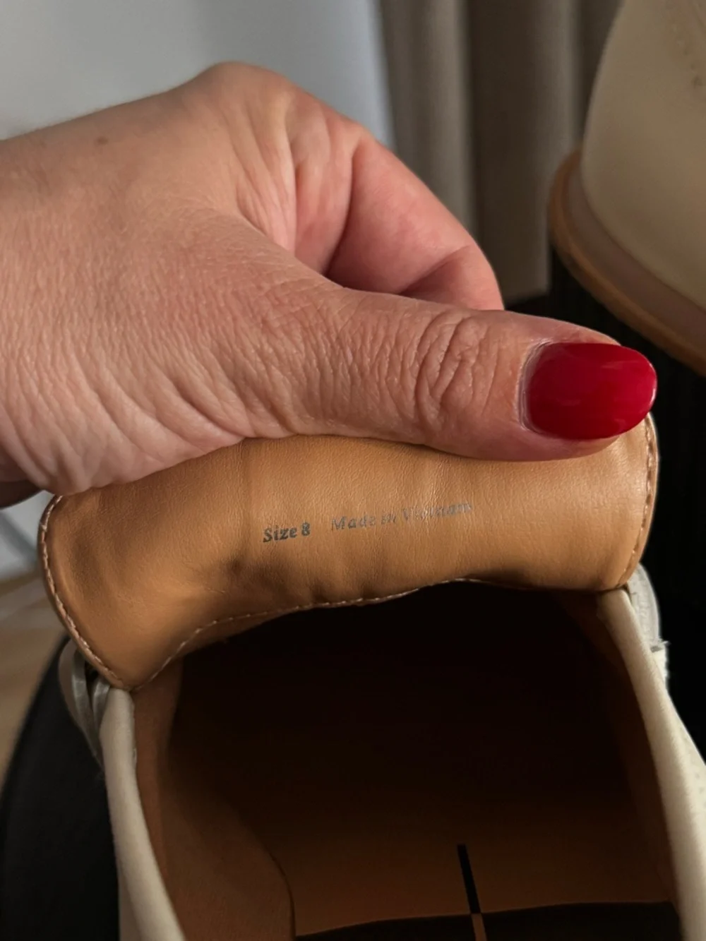 Dolce Vita Cream Ivory Platform Loafers Size 8 Gold Chain Lug Sole - Picture 9 of 10